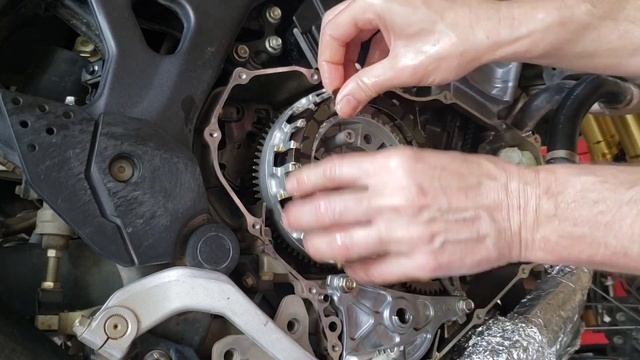 Africa Twin Clutch Replacement/Upgrade смотреть онлайн
