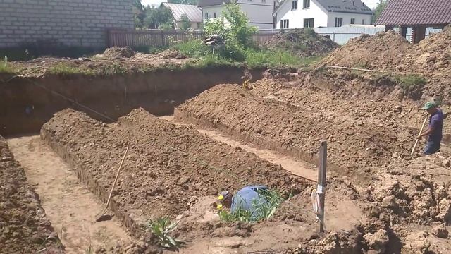 Строительство цокольного этажа в Каменке - Траншеи смотреть онлайн