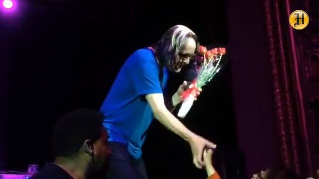 Todd Rundgren performing "Hello it's Me" at Golden State Theatre In Monterey, April 28, 2016 @toddr смотреть онлайн