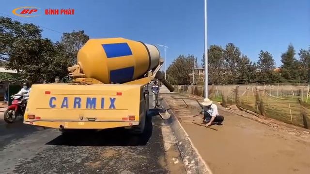 Theo chân Xe trộn bê tông tự nạp Carmix -Italia 3.5 khối làm việc tại Lâm Đồng смотреть онлайн