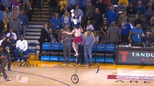 Red Panda Returns to Oracle Arena смотреть онлайн