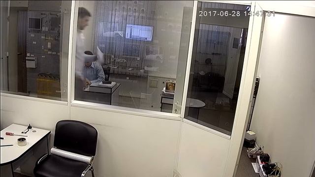 Видеокамера AHD IVM-2838-ZOOM. 2MP, моторизованный объектив 2.8-12мм. Офис, день. смотреть онлайн