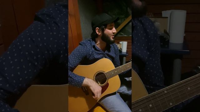 Исмаил Идрисов, чеченец играет на гитаре чеченские песня! #чеченцы #кавказ