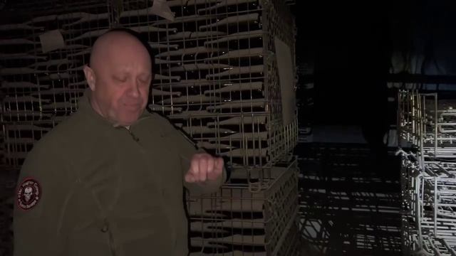 Евгений Пригожин показал завод шампанских вин в Бахмуте накануне его передачи Минобороны РФ.