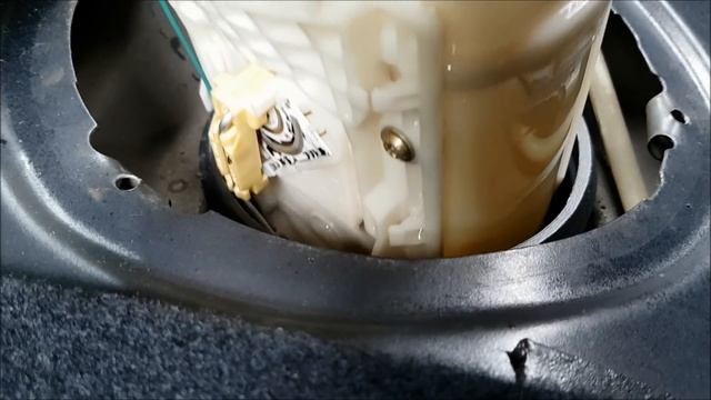 How to Change Fuel Pump - VW / Audi / SEAT / Skoda смотреть онлайн