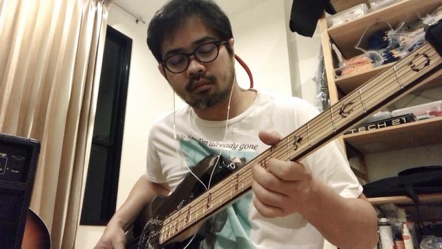 Echo (Bass With Delay: Ibanez Black Eagle, Labella Deep Talkin Flats, Zoom B3)