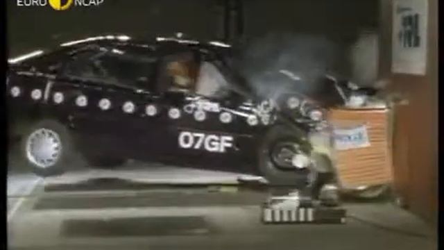 ハード破壊試験機：Euro NCAP Ford Mondeo 1997 Crash test смотреть онлайн
