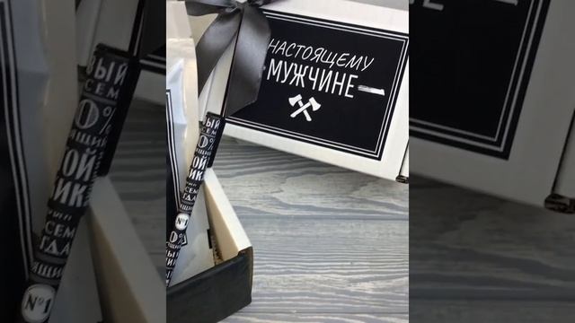 Подарок мужчине на 23 февраля / Подарочный набор чая и сладостей на День рождения смотреть онлайн
