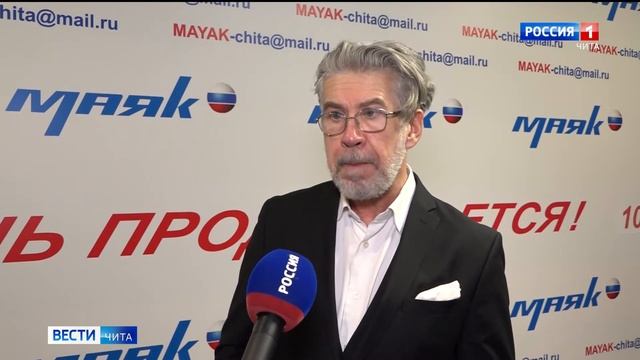 Валерий Ярёменко дал два музыкально-поэтических спектакля "Поэзия серебряного века" в Чите смотреть онлайн