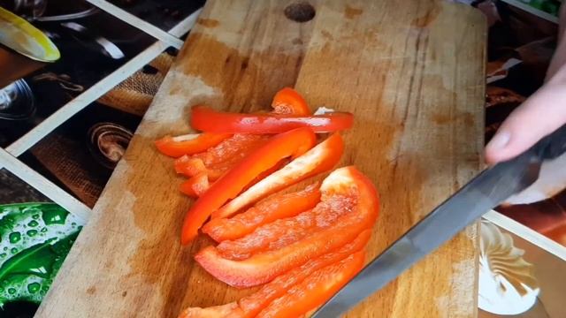 Рецепт вкусных конвертиков с мясом, солёными огурцами , фаршем... смотреть онлайн