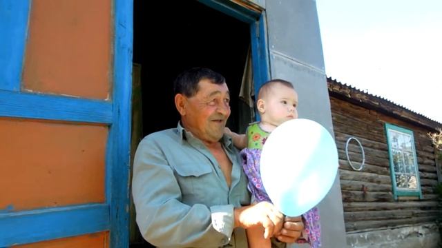 Поздравили дедушку./Костя накачал меда. смотреть онлайн