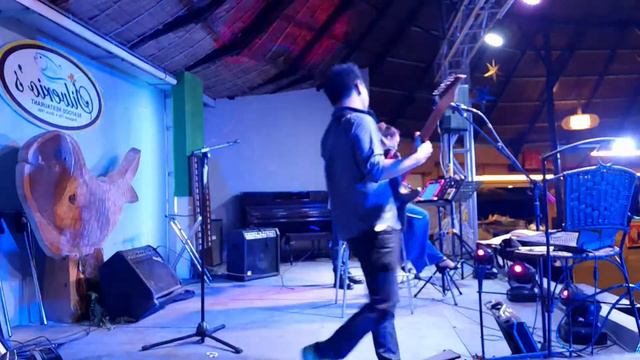 She's Gone by Steelheart, requested... Guitar and bass with sequencer laptop... смотреть онлайн