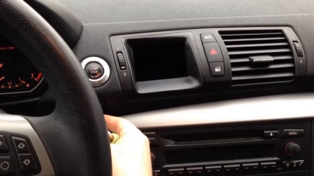 BMW 1 Serie E87 With Iphone 4G In Airvent