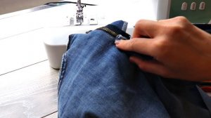 Зачем выбрасывать старые джинсы? Шьем детские джинсы + ВЫКРОЙКА. Alterations of jeans DIY
