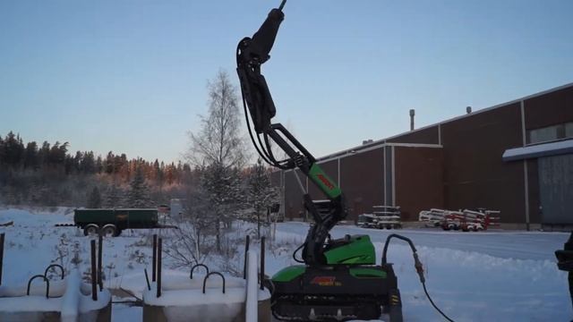 Демонтажный робот AVANT 185: вылет стрелы до 5,5 метров