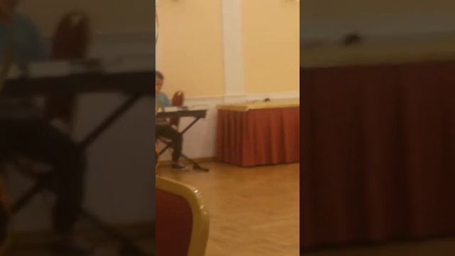 Играют на инструментах