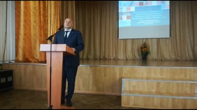 Николай Любимов вместе с Игорем Грековым посетили совещание директоров школ смотреть онлайн