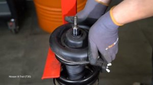 How to change a front shock strut on NISSAN X TRAIL T30 [TUTORIAL AUTODOC]