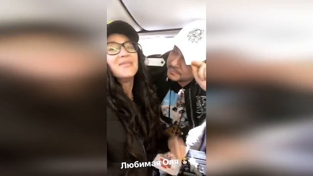 Филипп кормит сосисками Бузову в аэропорту очень вульгарно смотреть онлайн