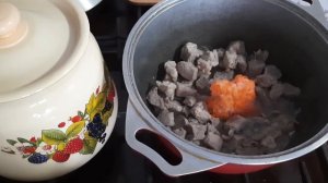 Очень простой рецепт,- тушёная картошка со свининой.