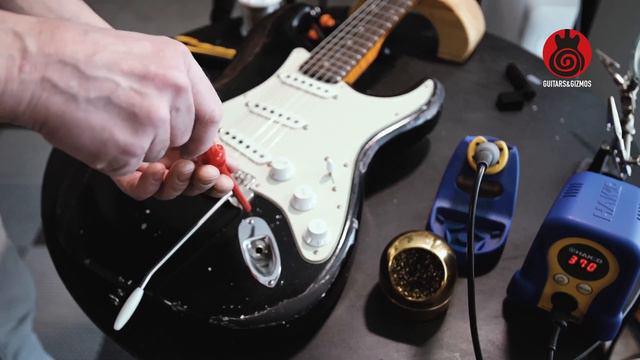 VLOG: Easy and great replacement for a faulty, crackling input jack on my Stratocaster guitar. смотреть онлайн