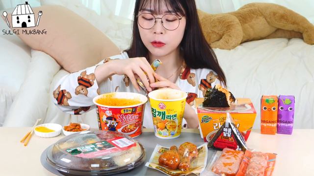 ASMR MUKBANG| 편의점 직접 만든 불닭 떡볶이 치킨 김밥 디저트 먹방 & 레시피 FRIED CHICKEN AND Tteokbokki EATING смотреть онлайн