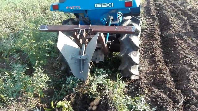Минитрактор ISEKI TU157 картофелекопалка - окучник смотреть онлайн