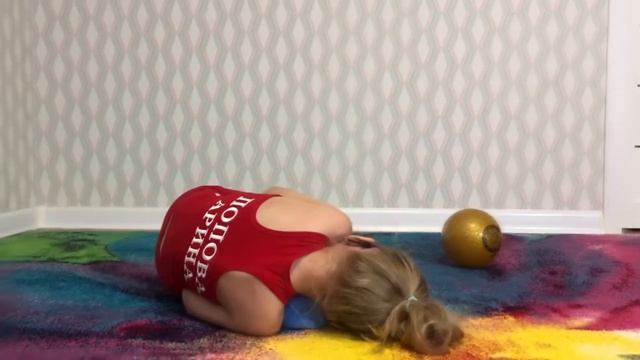 ЧЕЛЛЕНДЖ!! ГИМНАСТИКА С МЯЧОМ ПРОТИВ АРИНЫ!!! смотреть онлайн