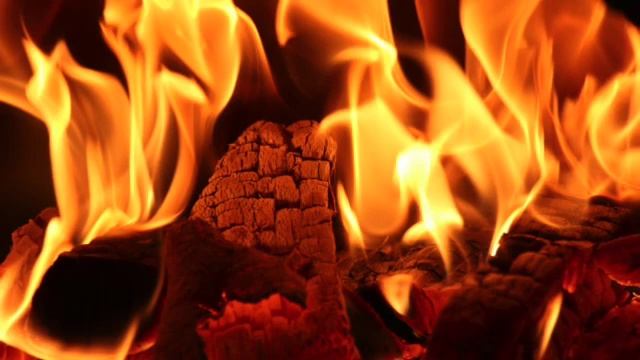 Расслабляющая музыка для медитации, учёбы, работы, сна. Огонь камина, звук огня. Ночная музыка. смотреть онлайн