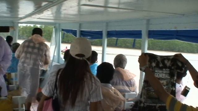Как нужно кататься на лодке. смотреть онлайн