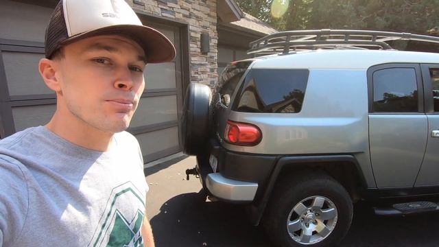 Hummer H3 vs. Toyota FJ Cruiser - A side by side comparison смотреть онлайн