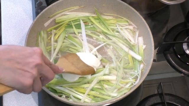 Паста с тунцом и луком пореем в сливочном соусе
