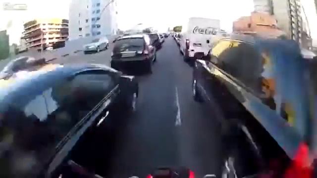 Сумасшедшая езда по улицам Бразилии // Мото гонки смотреть онлайн