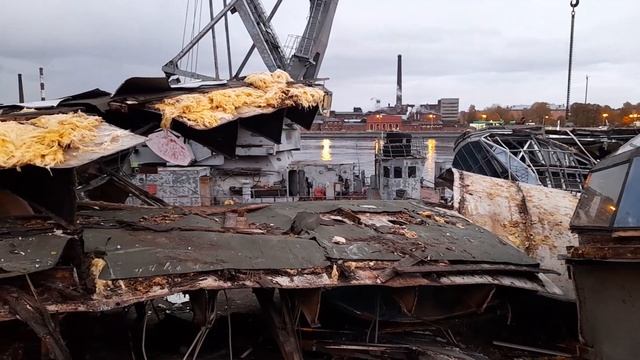 Санкт-Петербург. Дебаркадер "Серебрянный Кит" (24.10.2023) смотреть онлайн