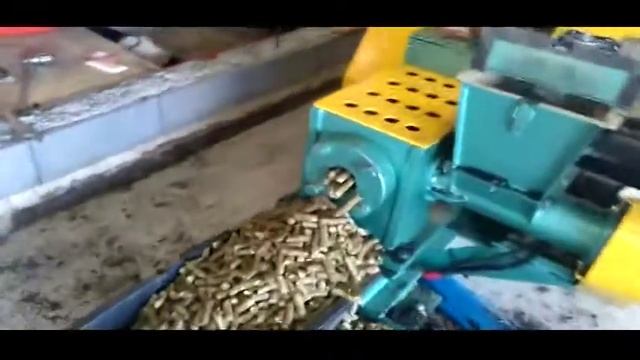 Пеллеты 20 мм, корм для животных, солома + сено + другие натуральные добавки, Франция смотреть онлайн