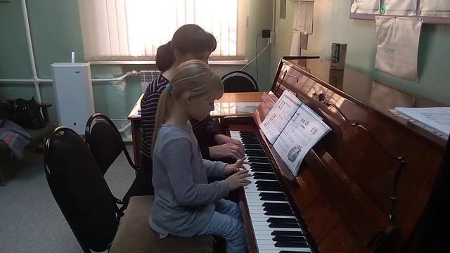 Ансамбль.Сёмина Полина 1 класс и Захарова Е.В. , преп.Захарова Е.В., исп. И.Королькова "Зайчик". смотреть онлайн