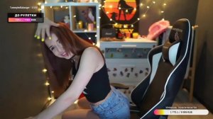 Пошлые стримерши / Показала на стриме