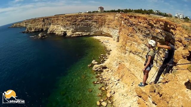 Прыжки с верёвкой в Крыму на мысе Фиолент с командой Skyline смотреть онлайн