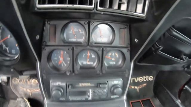 Chevrolet Corvette C3 1977r. Wersja Coupe T-top 1977r