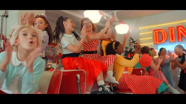 "Little St Nick" by XOMG POP смотреть онлайн