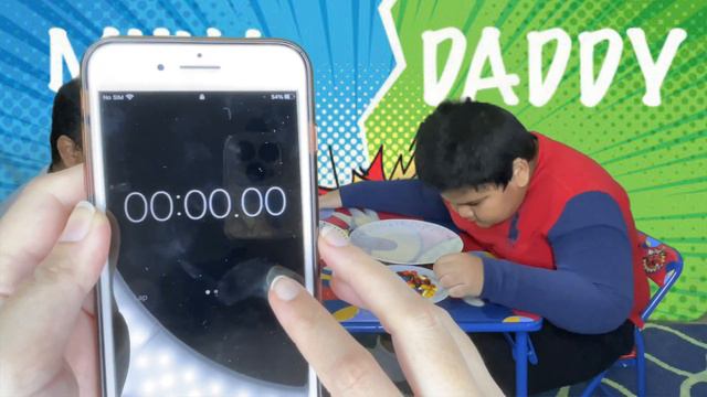 Daddy V/S Muna Challenge l Pie Face l MnM l Cotton Balls l Basketball смотреть онлайн