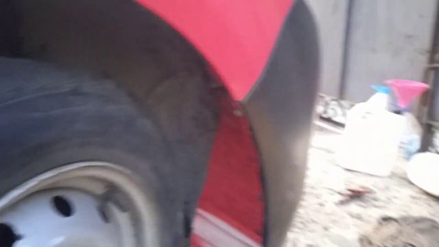 Sandero I 2009 временный подкрылок:) из канистры от грунтовки ч.2 смотреть онлайн