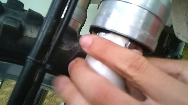 How to fix leaking fork seals. Подтекает масло из вилки? Чистка сальников и пыльников вилки. смотреть онлайн