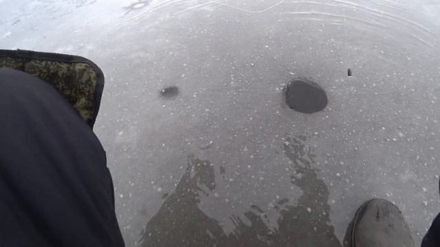 Первый лед 2021-2022. ЩУКА НЕ ПРОЛАЗИТ В ЛУНКУ! Сезон открыт трофеями! смотреть онлайн