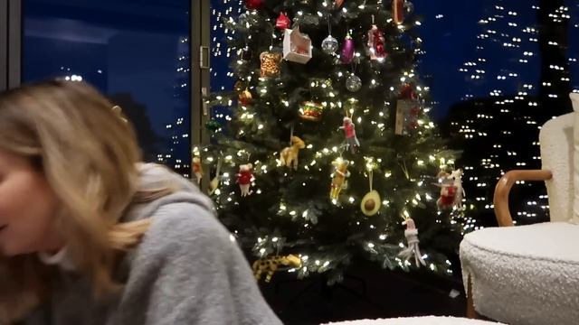 Weekend Wandering & Clothing Haul | Vlogmas Day 10 смотреть онлайн