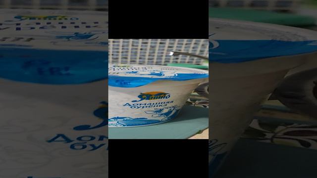 Огромная банка сметаны и салат из помидор.... 3 дня продержимся теперь. смотреть онлайн