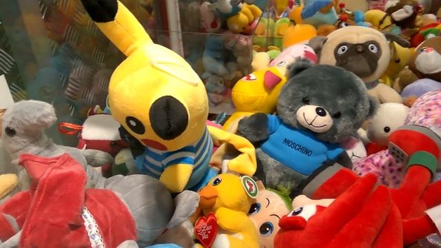 Играю в автомат с Игрушками #5 / Автомат Хватайка / Как достать большую игрушку?! / Мягкая Игрушка. смотреть онлайн