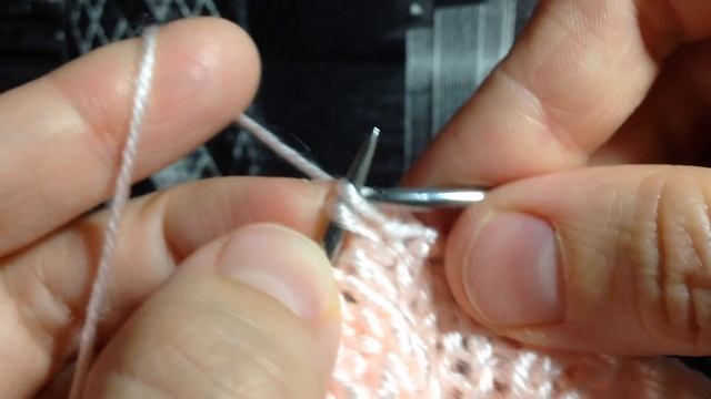 Закрываем петли резинок при помощи спиц смотреть онлайн
