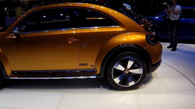 2015 Volkswagen Beetle Dune Concept at the 2014 NAIAS Detroit Auto Show смотреть онлайн