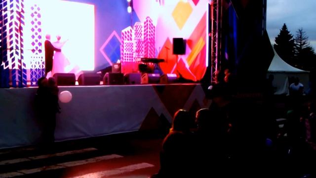 Мазурка в 5 па. День города на Речном вокзале. 868-летие Москвы смотреть онлайн